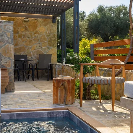 Victoria's Luxury - Private Pool, Jacuzzi