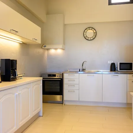 Apartment Victoria's Luxury - Private Pool, Jacuzzi Agios Nikolaos