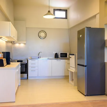 Victoria's Luxury - Private Pool, Jacuzzi Apartment